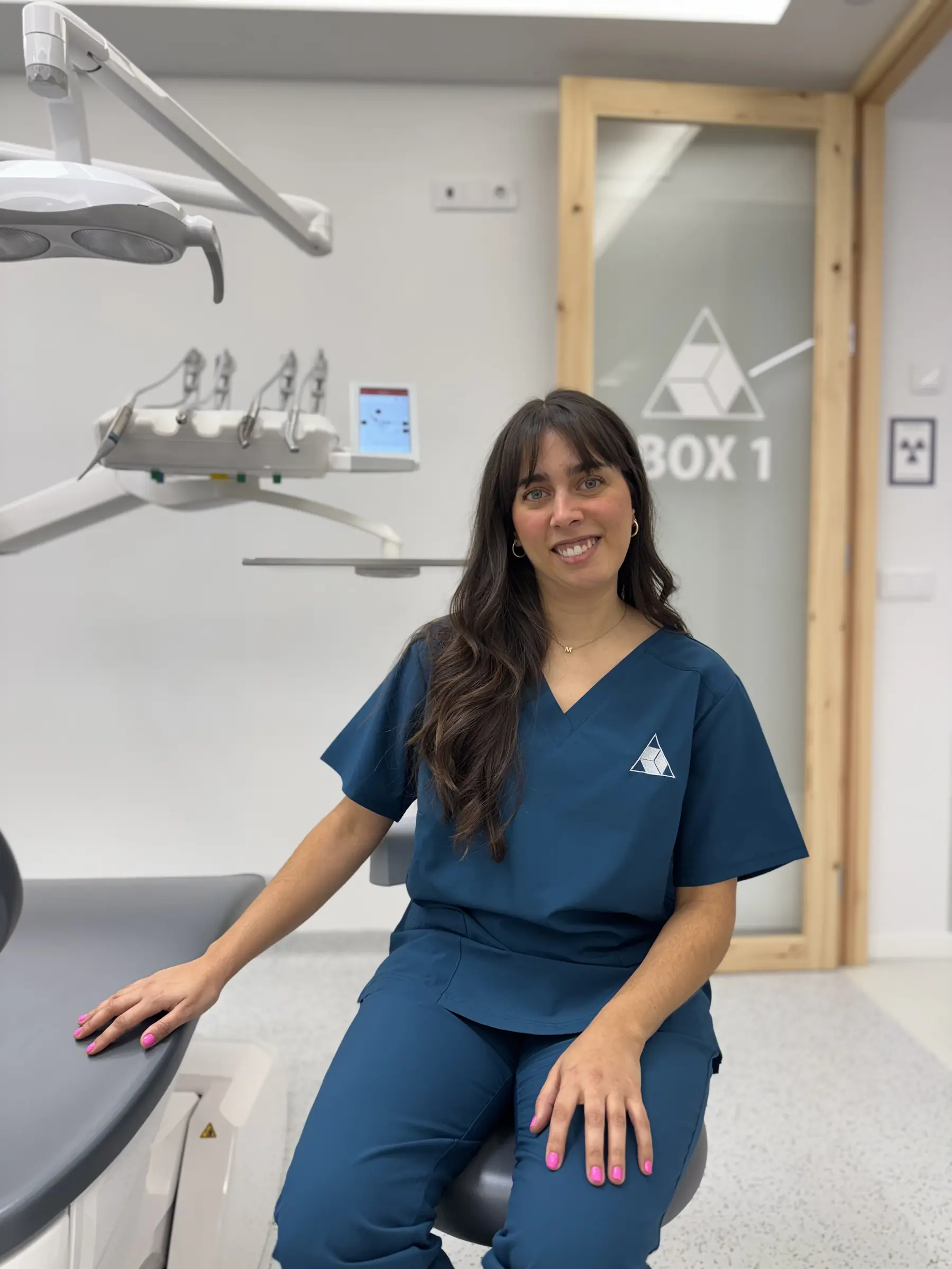 Profesional en un gabinete de Clínica Nós Dental Lugo
