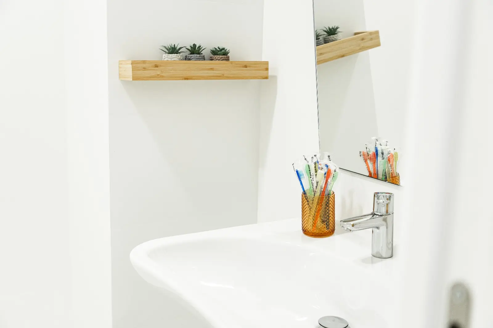 Baño adaptado de Clínica Nós Dental Lugo