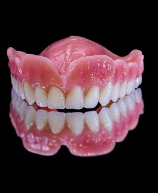 Prótesis completa removible elaborada por Juiz Dental